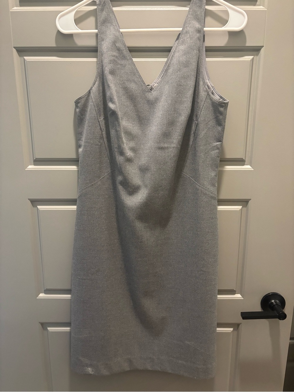 Banana Republic Classic V-Neck Silver Sheath Dress (6P)